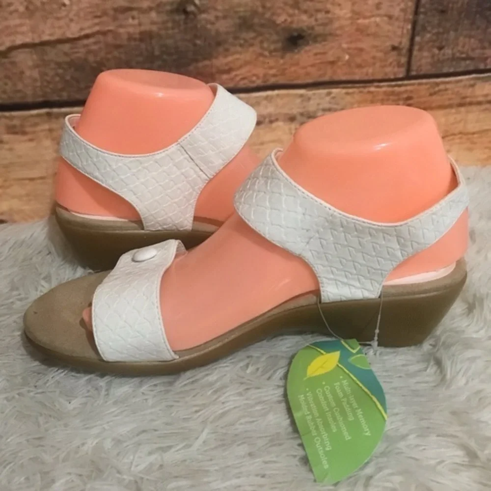 NWT Yuu Puzzle Sandal Sz 8.5 W